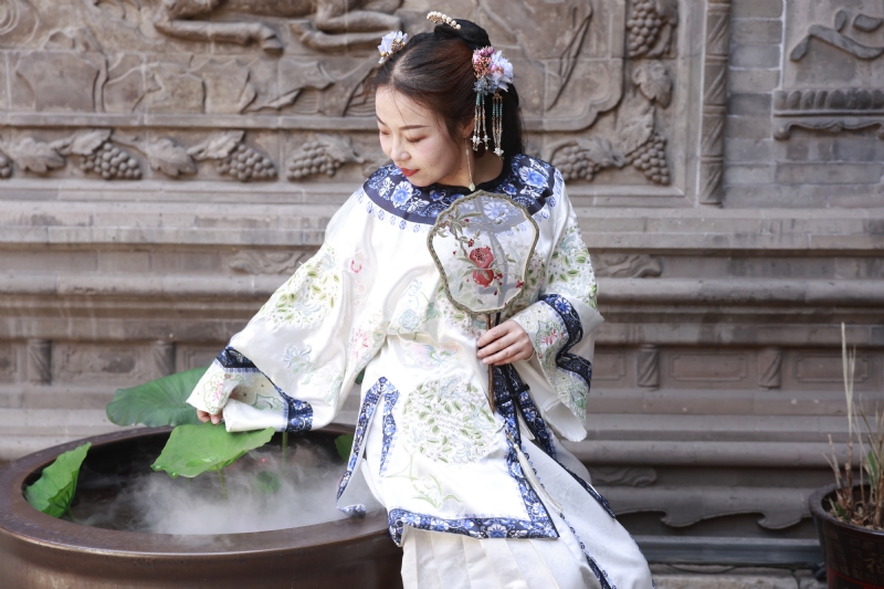 认真的雪的第一张照片--山西闪婚服务中心